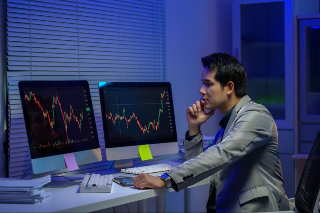Asian Market Traders